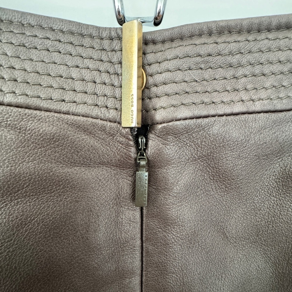 ⭐️Stunning Hugo Boss Olive Lambskin Leather Pencil Skirt Womens Size 4 - Picture 3 of 5